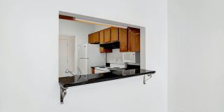 Spacious 2 Bed/2.5 Bath Townhome in POOL CONDO COMPLEX! Gallery 11