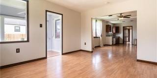 8502 EDINBURGH Street Gallery 3