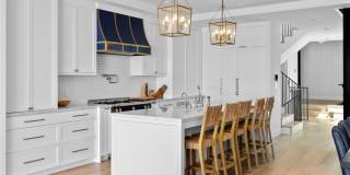 2428 The Strand Gallery 19