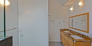 MODERN & BRIGHT. TOP-FLOOR, 4BR3BA HOUSE-LIKE APARTMENT W/ OPEN FLOOR PLAN, 3 DECKS FOR INDOOR/OUTDOOR LIVING & 2-CAR GARAGE JUST BLOCKS TO ABBOT KINNEY, PARK & MINS TO CANALS & BEACH! Gallery 18