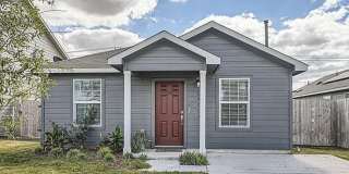 3 bed 2 bath house with a fenced in backyard Gallery 1