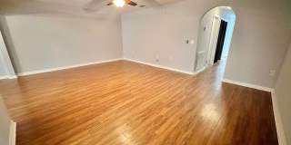 Updated 3BD/2.5BTH Townhome with Exspansive Deck & Attached Garage! Gallery 6