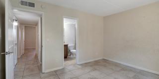 2-bedroom, 2-bathroom in Prime location! Gallery 8