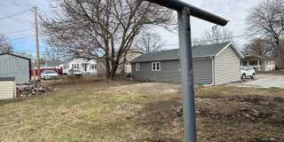 Immediate Move-In! Renovated 2BR House Near Ball State w/ Fireplace & Outdoor Space Gallery 35