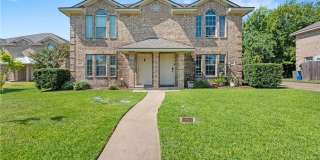 $500 OFF FIRST MONTH'S RENT! Great 3 Bed, 3 Bath Duplex for Fall 2026 Pre-Lease Gallery 1