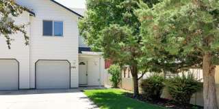 Spacious 3 Bed, 2.5 Bath Home with Garage - Prime Location! Gallery 1