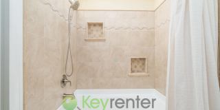Comfort and Style in the Heart of Seattle Gallery 13