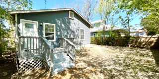 MOVE IN SPECIAL 2 Bedroom Duplex Available Near DOWNTOWN! Gallery 1