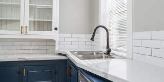 Elegant Renovation! HUGE 1 Bed 1 Bath Available Now! Gallery 11