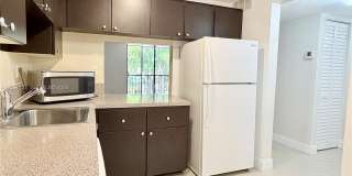 450 Commodore Dr Gallery 2