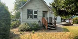 Vintage 3BR House Close to Campus! Gallery 34