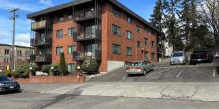 LIVE IN THE HEART OF GREEN LAKE SEATTLE'S MOST ICONIC PARK Gallery 4