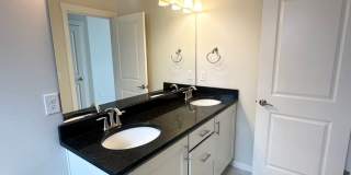 Modern 2-bed, 2-bath Townhome in Shoreline. Gallery 16