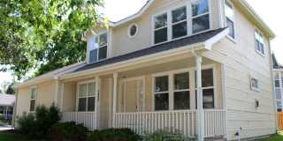 Comfortable and Bright 3-Bedroom Home Available This June Comfortable and Bright 3-Bedroom Home Available This June Gallery 1