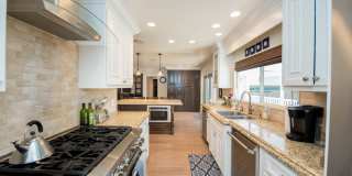 Private Newport Beach Cul-de-Sac Home Gallery 23