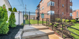 5828 Lindenwood Ave 2W | www.southcityspaces.com | Gallery 17