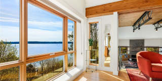 Architectural Seattle Masterpiece with Panoramic Water Views Gallery 16