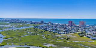 Coastal Living at its Best: Charming 3-Bedroom Near the Beach Gallery 13