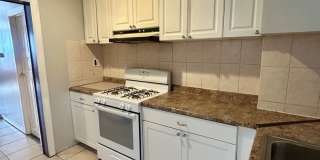 4-bedroom home in the heat of Reading! Gallery 32