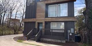 Fully Furnished 5 Bed, 3.5 Bath Located In East Nashville's McFerrin Park Neighborhood! Lawn Care Included! Gallery 3
