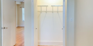 1849-51 W Cornelia / 3449-55 N Wolcott Gallery 18