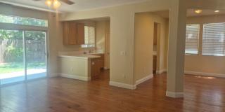 Adorable 3 bedroom 2.5 bath with loft Gallery 9