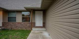 3 Bedroom Duplex with a fenced in yard in Battlefield, MO Gallery 4