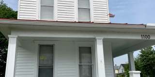 2 Bedroom Home with Garage! Gallery 1