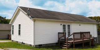 Charming 4 bedroom, 2 bathroom home in Greensboro w lake front views Gallery 5