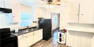Room in 3 Bedroom Home at Remount Rd Gallery 17