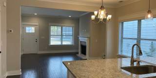 Spacious 3 bedroom home with garage and fenced backyard! Gallery 23