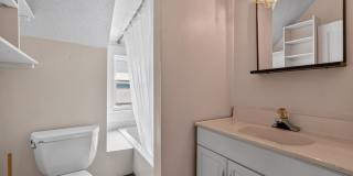 Charming 1-Bedroom Attic Apartment in the Heart of City Park West Gallery 27