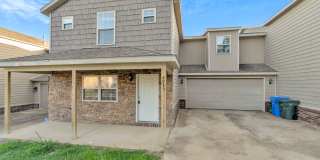 4 Bedroom 2.5 Bath Townhome near Centennial Park! Fenced Yard! Gallery 3