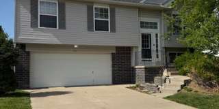 Bright & Spacious 3 Bedroom Bellevue Home!! Gallery 1