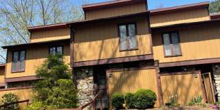 Great Arden Location - 2 Bed, 1.5 Bath Condo - Available Now! Gallery 1