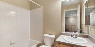 Bright Open-Concept Condo with 1-Car Garage in Prime Commuter Location Gallery 20