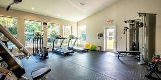 Woodlake Park Apartments Gallery 8