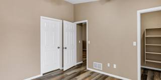 Two Bedroom Near The Powers Corridor Gallery 40