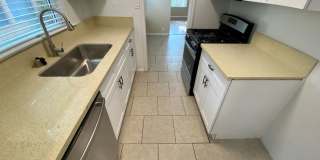 5225 De Longpre Ave. Gallery 1