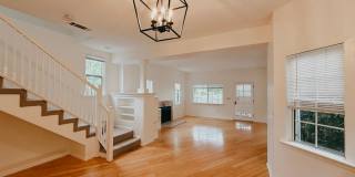 Welcome to This Charming 3BR/2BA Ocean Beach Coastal Home Gallery 8