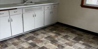 3BR SINGLE FAMILY HOME, FULL BASEMENT, GREAT YARD, PARKING, GARAGE Gallery 9