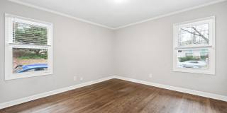 Renovated 2 bed/1 bath duplex minutes from downtown! Gallery 10