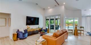 700 Holly Road Gallery 11