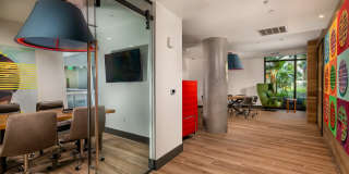 Ovelo Hollywood Gallery 21