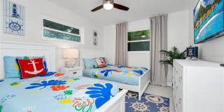 363 HARBOR DR Gallery 34