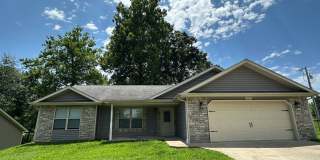 Well Maintained 3 Bed 2 Bath w/ Fence in Waynesville Gallery 1