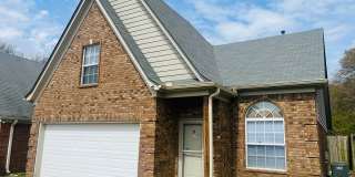 3BR/2.5BA  near Shelby Farms.  No CARPET! Small pets allowed. Gallery 1