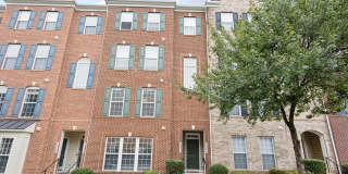 Stunning 2 bed 2.5 bath 2-story condo/townhome Gallery 1