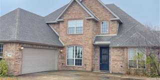 Large 4 bedroom home in established neighborhood Gallery 1