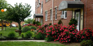 Hillcrest Village Apartments Gallery 1